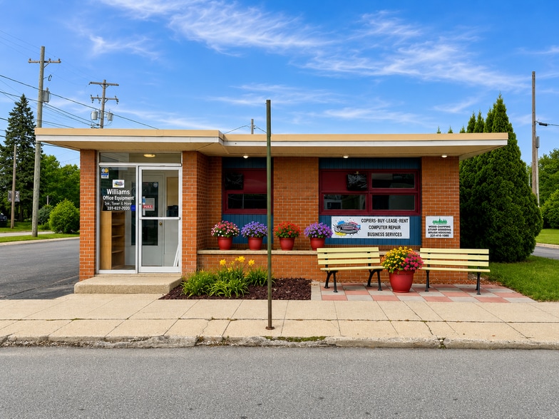 312 W Elm St, Cheboygan, MI for sale - Primary Photo - Image 1 of 15