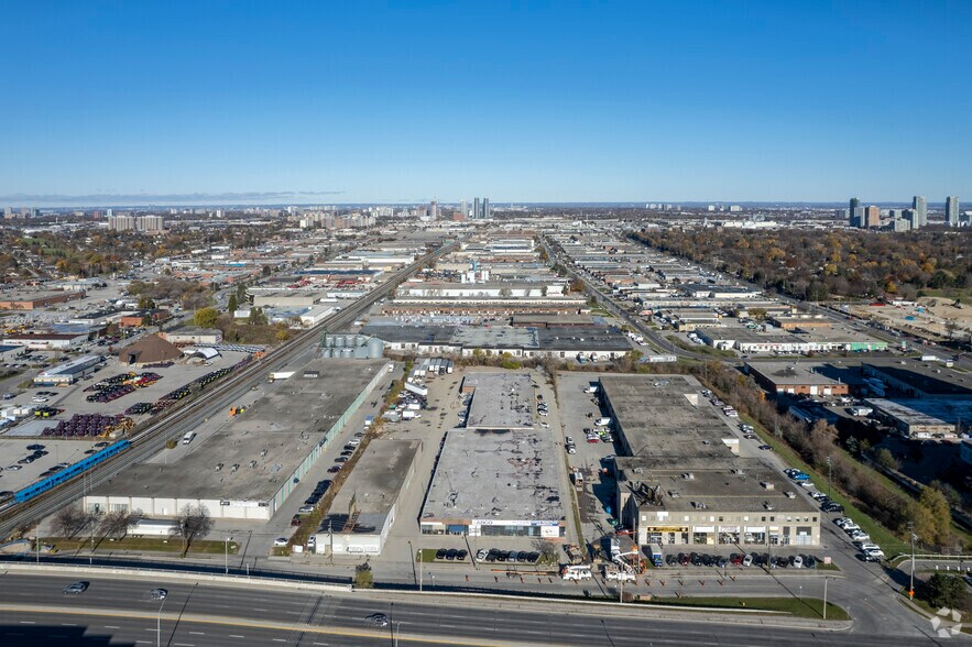 2480 Lawrence Ave E, Toronto, ON à louer - Aérien - Image 3 de 3