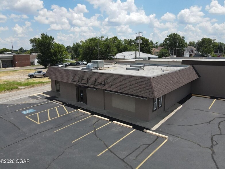 204 E 7th Street portfolio of 3 properties for sale on LoopNet.ca - Building Photo - Image 3 of 43