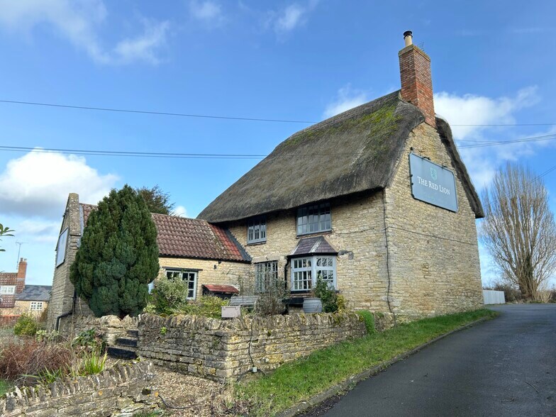 89 High St, Yardley Hastings à vendre - Photo principale - Image 1 de 10