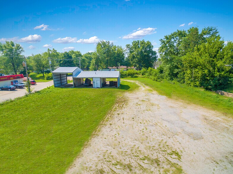 402 E Broadway, Ashland, MO for lease - Primary Photo - Image 1 of 11