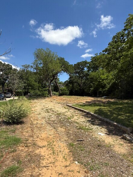 UNT Development Lots portefeuille de 2 propriétés à vendre sur LoopNet.ca - Photo du bâtiment - Image 2 de 6