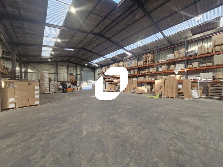 Industrial in Ozoir-la-Ferrière for lease - Building Photo - Image 2 of 7