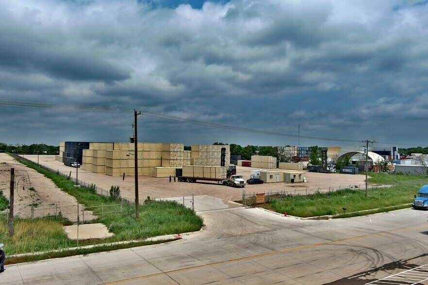 1387 Fulghum Rd, Wilmer, TX for lease - Building Photo - Image 2 of 7