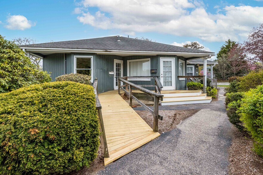 320 Gifford St, Falmouth, MA à vendre - Photo du bâtiment - Image 2 de 34