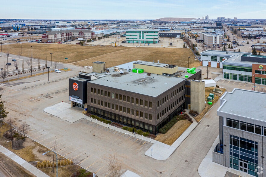 16830 107 Ave NW, Edmonton, AB à vendre - Photo du bâtiment - Image 2 de 10