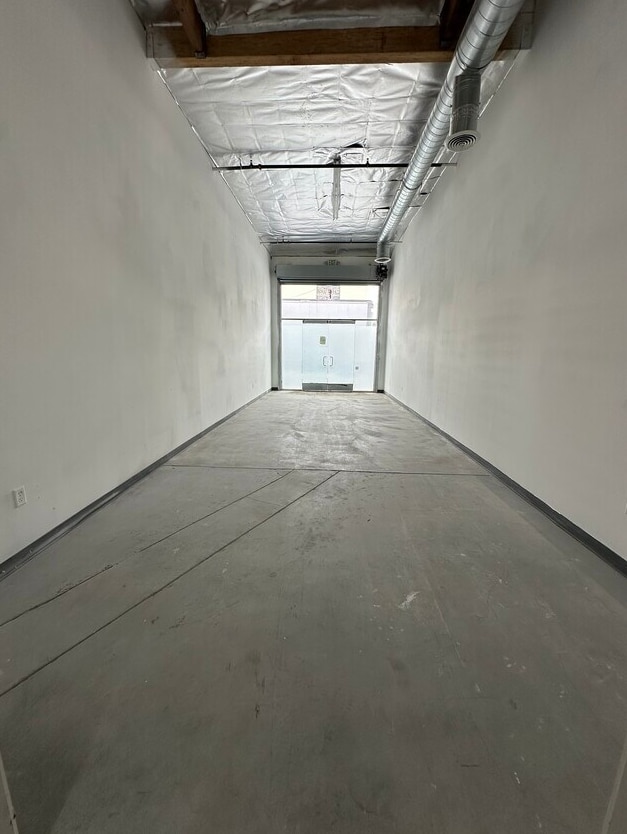 729 E 9th Pl, Los Angeles, CA for lease Interior Photo- Image 1 of 4