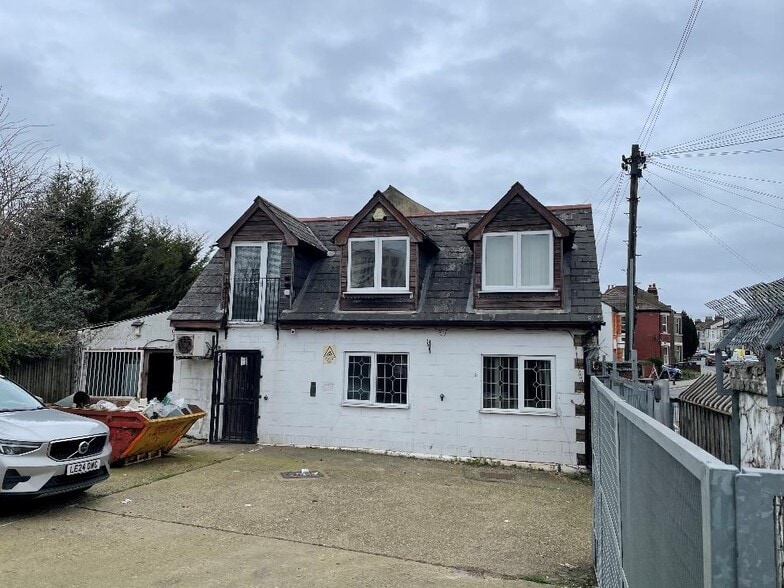 5 Manor Rd, Londres à vendre - Photo du bâtiment - Image 3 de 7