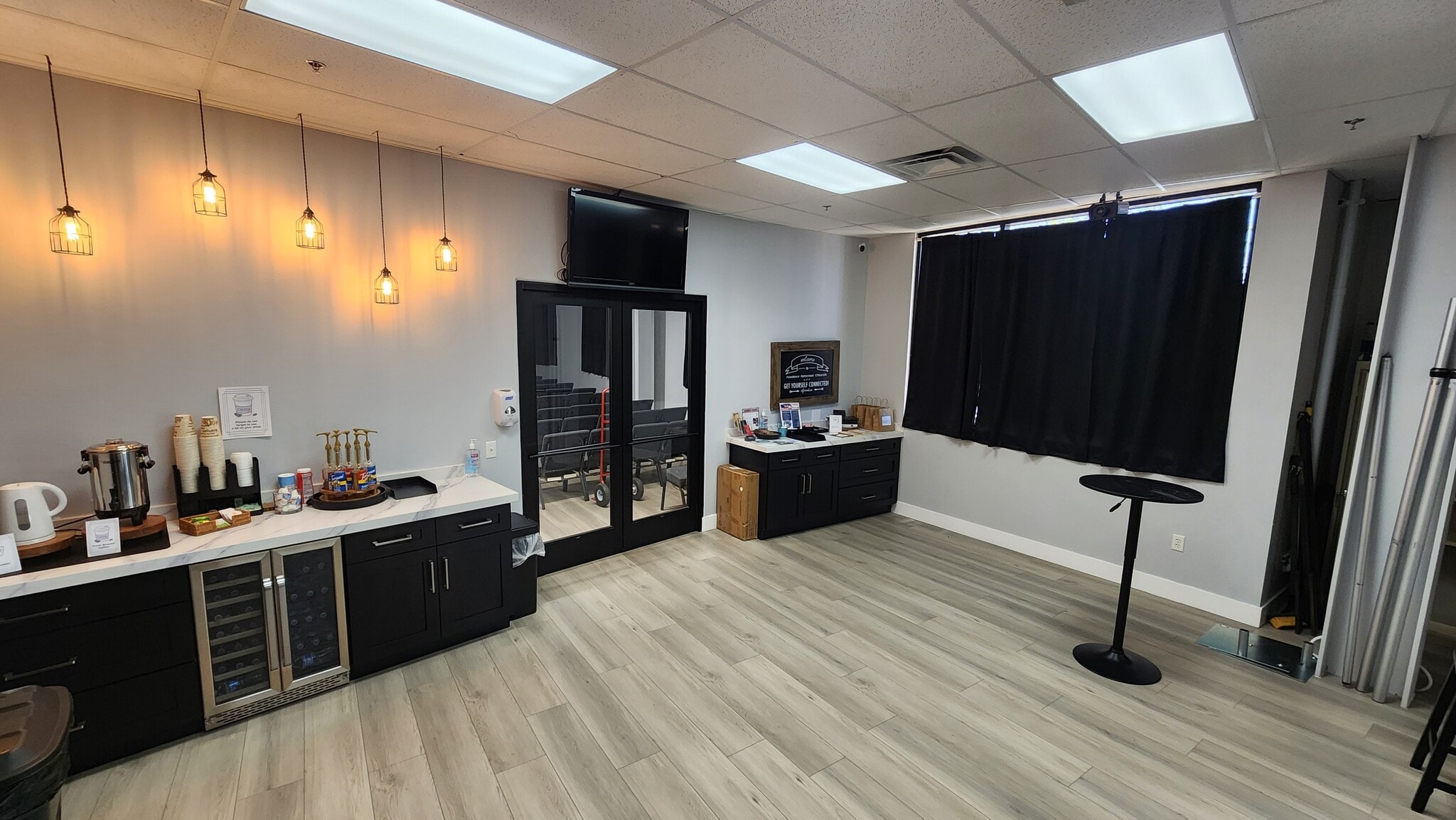 7485 W Azure Dr, Las Vegas, NV for lease Interior Photo- Image 1 of 5