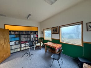 110 S Elliott Rd, Newberg, OR for lease Interior Photo- Image 1 of 7
