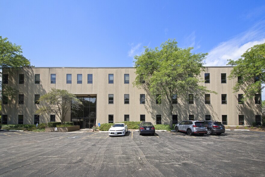 1250 S Grove Ave, Barrington, IL à louer - Photo du bâtiment - Image 3 de 24