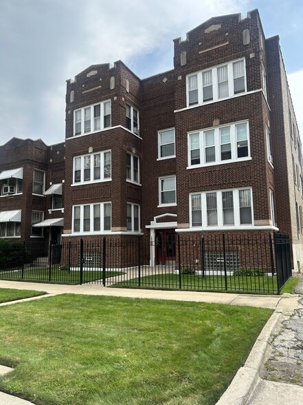 6841 S Dante Ave, Chicago, IL for sale - Building Photo - Image 3 of 14