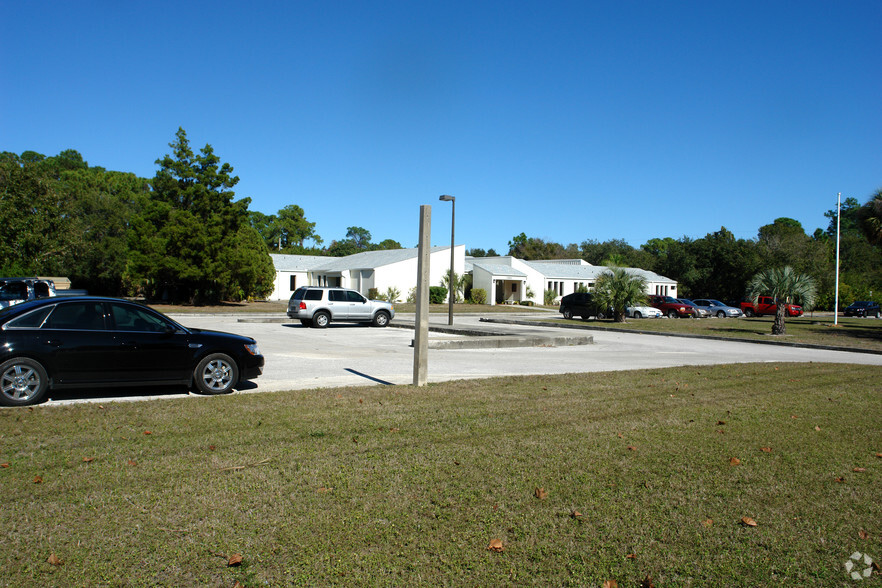 1201 102nd Ave N, Saint Petersburg, FL à vendre - Photo principale - Image 1 de 4