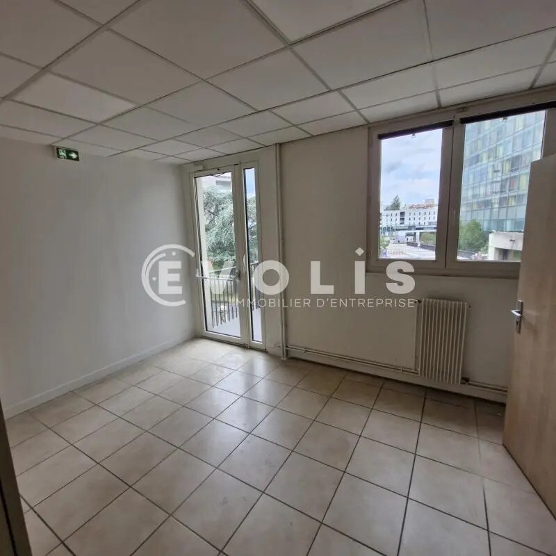 11 Rue De Stalingrad, Montreuil for lease Interior Photo- Image 1 of 14