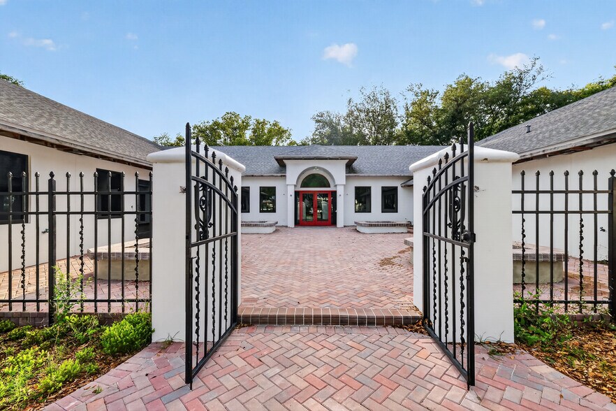 4129 United Ave, Mount Dora, FL à vendre - Photo du bâtiment - Image 1 de 6