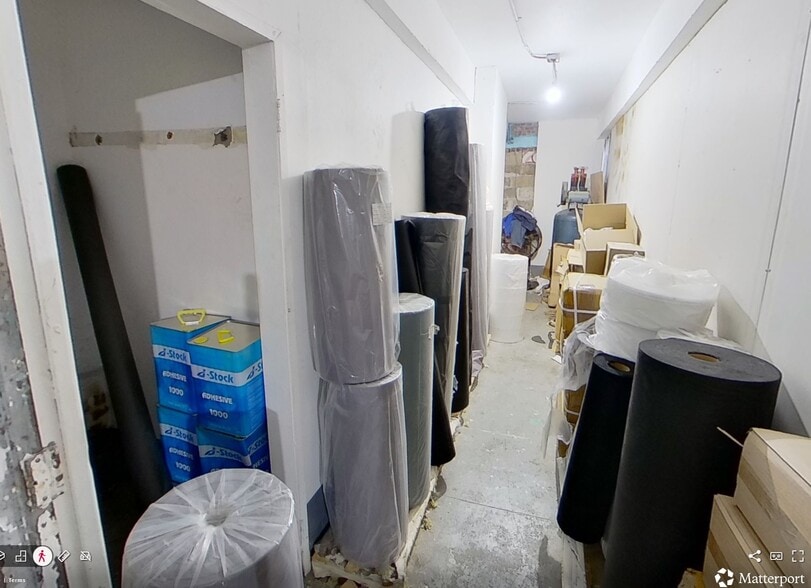 5670 58th St, Maspeth, NY à vendre - Numérisation 3D de Matterport - Image 3 de 56
