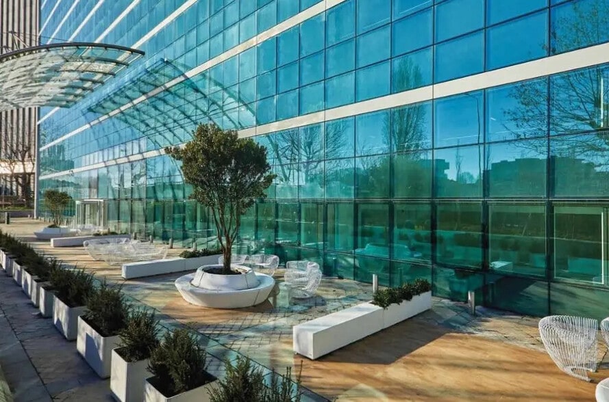 9 Quai Du Président Paul Doumer, Courbevoie for lease - Lobby - Image 3 of 4