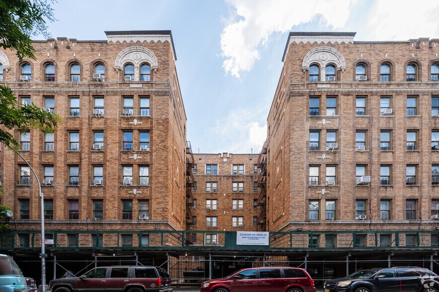 724 Gerard Ave, Bronx, NY à vendre - Photo du bâtiment - Image 2 de 4