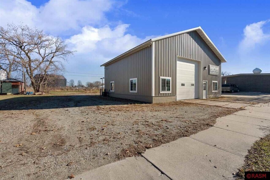 213 Broadway Ave N, New Richland, MN à vendre - Photo du bâtiment - Image 2 de 23