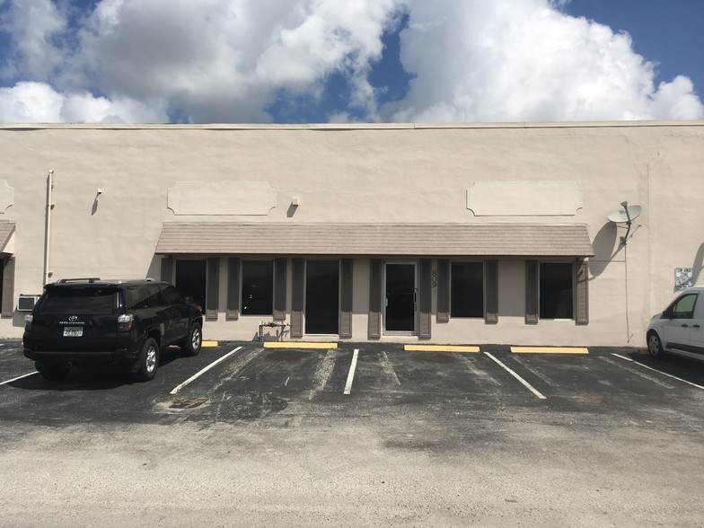 801-823 NW 57th St, Fort Lauderdale, FL for lease - Building Photo - Image 1 of 1