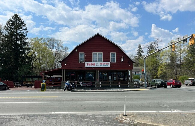Plus de détails pour 2601 Milford Rd, East Stroudsburg, PA - Commerce de détail à vendre