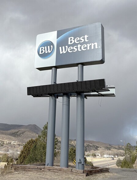 111 Pine Springs Rd, Ruidoso, NM à vendre - Photo du bâtiment - Image 2 de 2