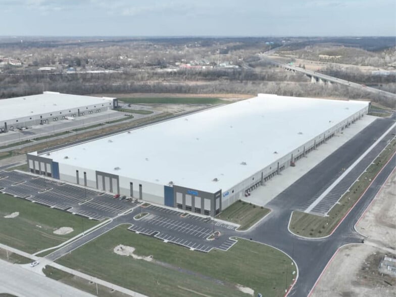 24550 W 43rd St, Shawnee Mission, KS for lease - Building Photo - Image 1 of 4