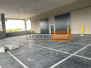 Flex in Colombes for lease Building Photo- Image 2 of 3
