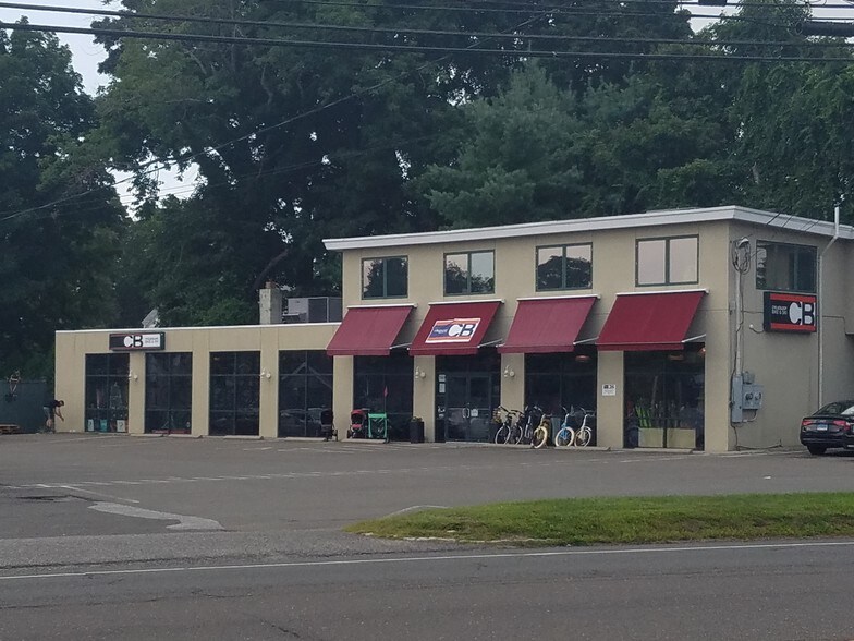 Post Road E Portfolio portefeuille de 3 propriétés à vendre sur LoopNet.ca - Photo du bâtiment - Image 2 de 3