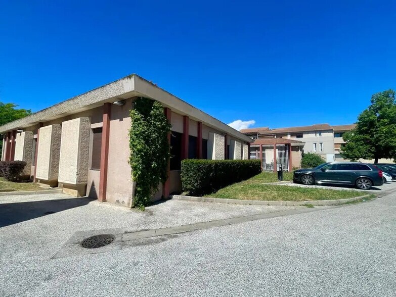 25 Rue Elie Pelas, Marseille à louer - Photo du bâtiment - Image 3 de 5