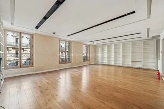 7 Square Du Roule, Paris à louer Photo intérieure- Image 1 de 3