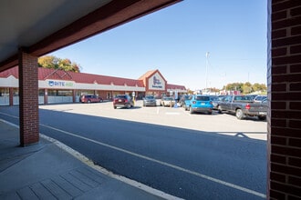 120-180 Point Plz, Butler, PA à louer Photo du bâtiment- Image 2 de 5