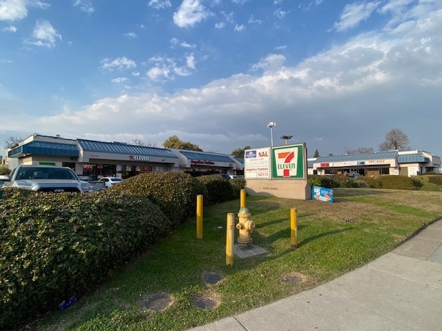 5595 Hillsdale Blvd, Sacramento, CA for lease - Building Photo - Image 2 of 3