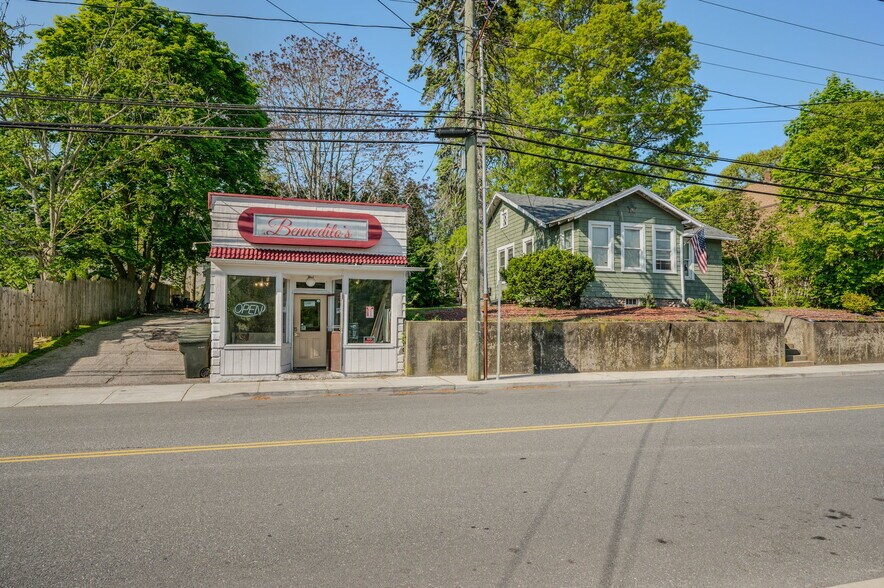 233 Poquonnock Rd, Groton, CT à vendre - Photo du bâtiment - Image 2 de 9