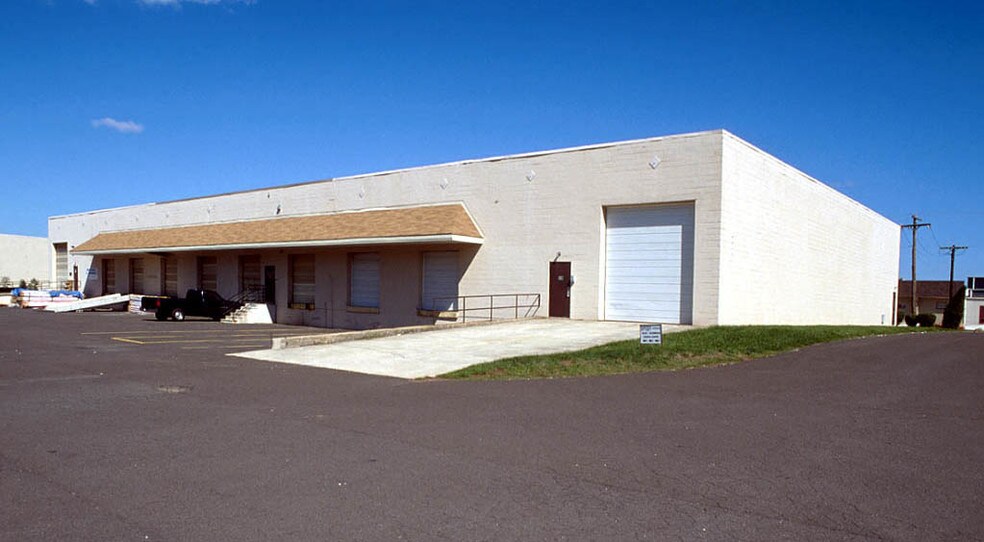 2572-2574 Industry Ln, Norristown, PA à louer - Autre - Image 2 de 5