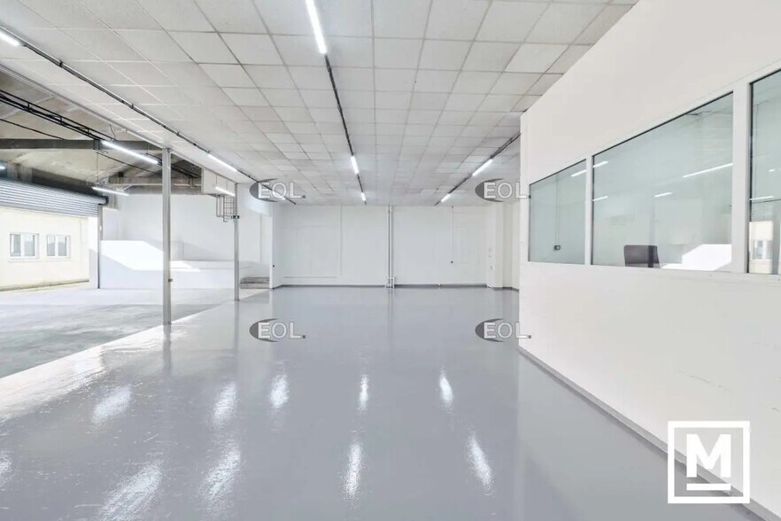 Industriel dans Montreuil à louer - Photo du bâtiment - Image 3 de 65