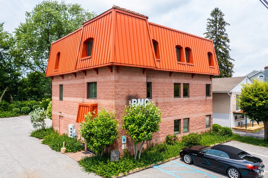 15 Reese Ave, Newtown Square, PA for lease - Building Photo - Image 2 of 4