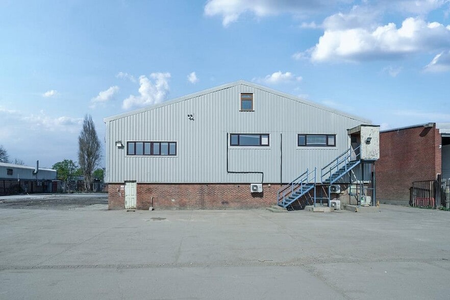 Eastbury Rd, London for lease - Building Photo - Image 2 of 6