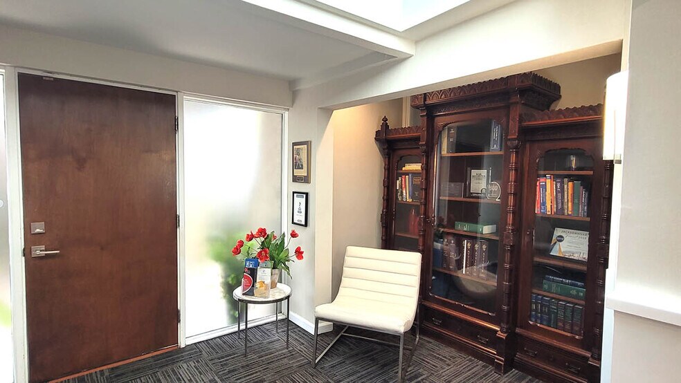 302 3rd St, Neptune Beach, FL à louer - Photo intérieure - Image 3 de 5