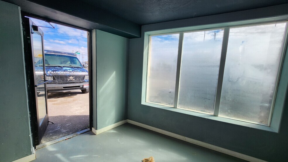 1975 N Yellowstone Hwy, Idaho Falls, ID for lease - Building Photo - Image 2 of 6