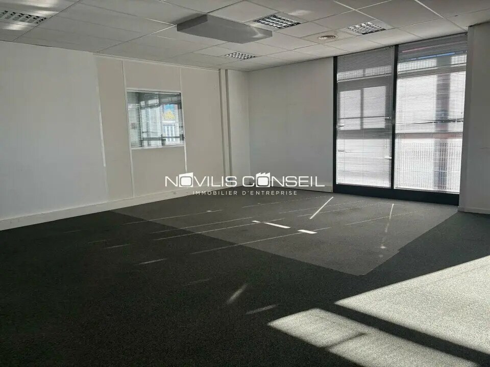 Office in Toulouse for lease Interior Photo- Image 1 of 5