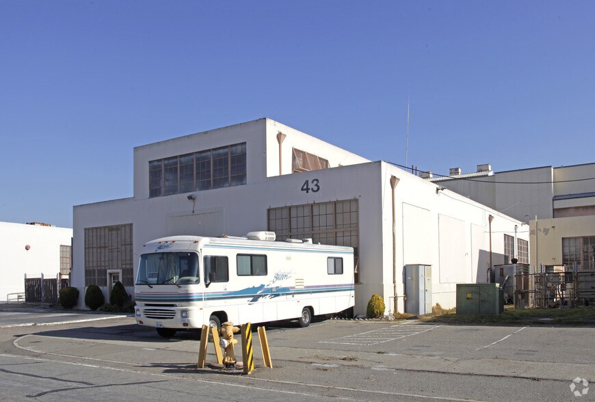 2440 Monarch St, Alameda, CA à louer - Photo du bâtiment - Image 2 de 2