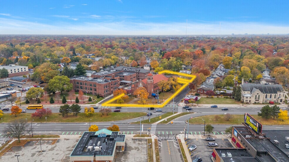 22201 Woodward Ave, Ferndale, MI à vendre - Photo du bâtiment - Image 3 de 29