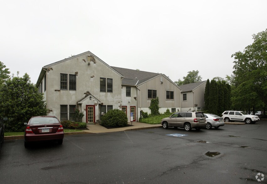 2 Village Rd, Horsham Township, PA à louer - Photo du bâtiment - Image 3 de 6