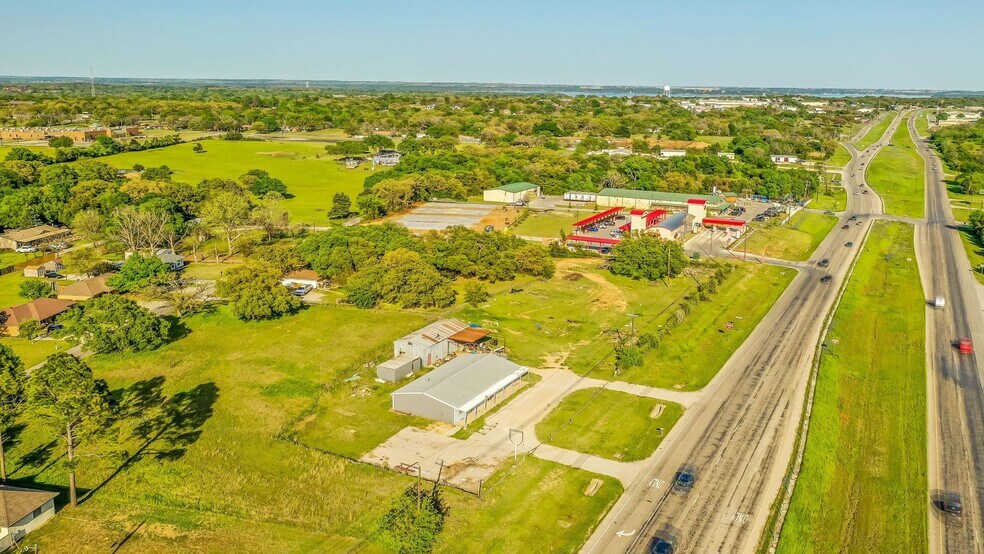 1360 Northwest Pky, Azle, TX à vendre - Photo du bâtiment - Image 2 de 8