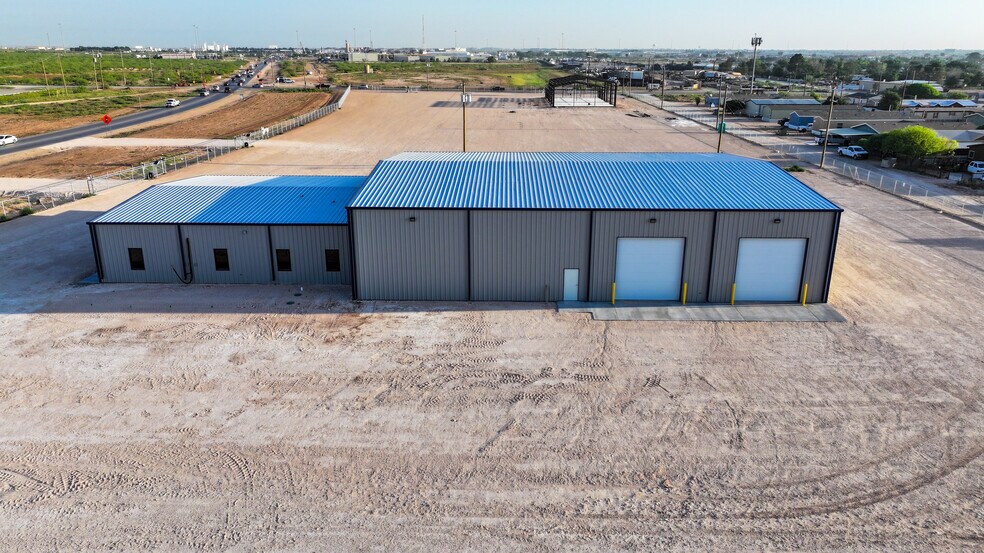 3717 S County Rd 1232, Midland, TX à louer - Photo du bâtiment - Image 3 de 17