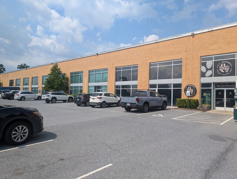 300 Clubhouse Rd, Hunt Valley, MD à louer - Photo du bâtiment - Image 3 de 13