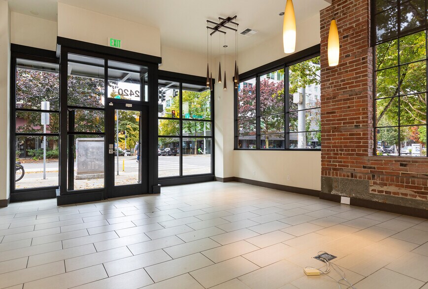 2420 2nd Ave, Seattle, WA à vendre - Hall d’entrée - Image 3 de 40