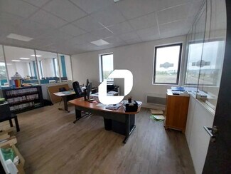 Plus de détails pour 10 Boulevard De La Communauté, Buchelay - Bureau, Local d'activités à louer