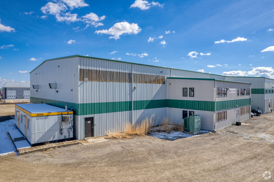 80042 E 475 Ave, High River, AB à vendre - Photo du bâtiment - Image 2 de 8